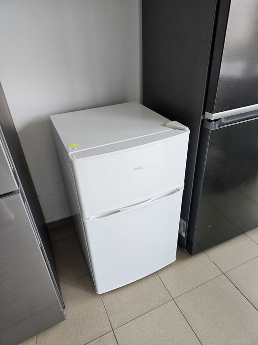 Малък хладилник с камера CHIQ