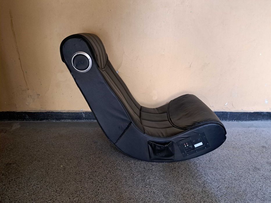 Люлеещ кожен стол.