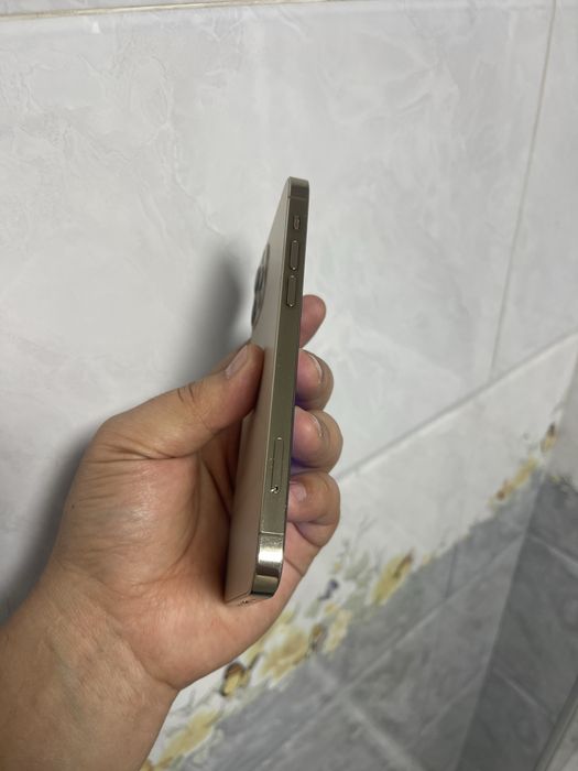 Iphone 12 pro xolati yaxwi aybi yo gold rang