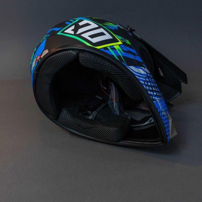 Каска с очила за ел. тротинетка , велосипед , мотокрос