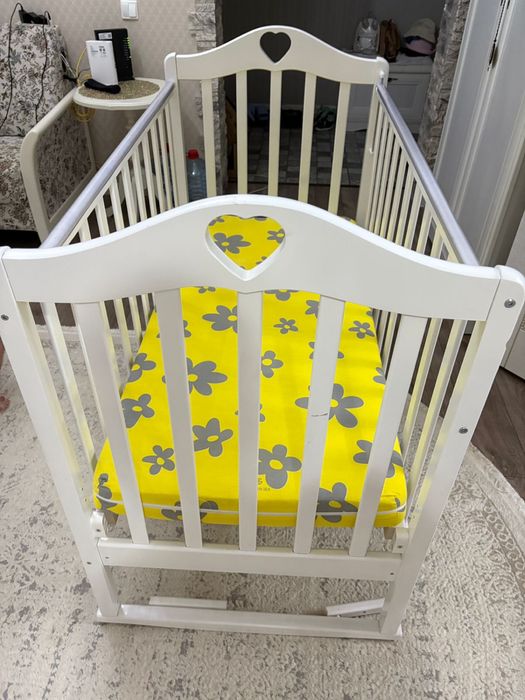 Продается детская кроватка-манеж с маятником