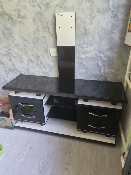 Televizor uchun padstavka, katta televizorlar uchun mos keladi