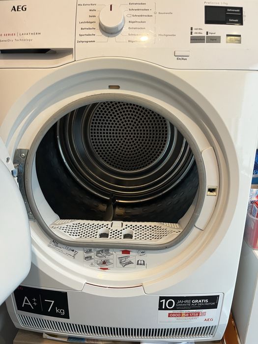 Сушилня  Инверторна AEG