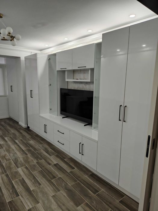 Închiriez apartament zona Lmf Lunca