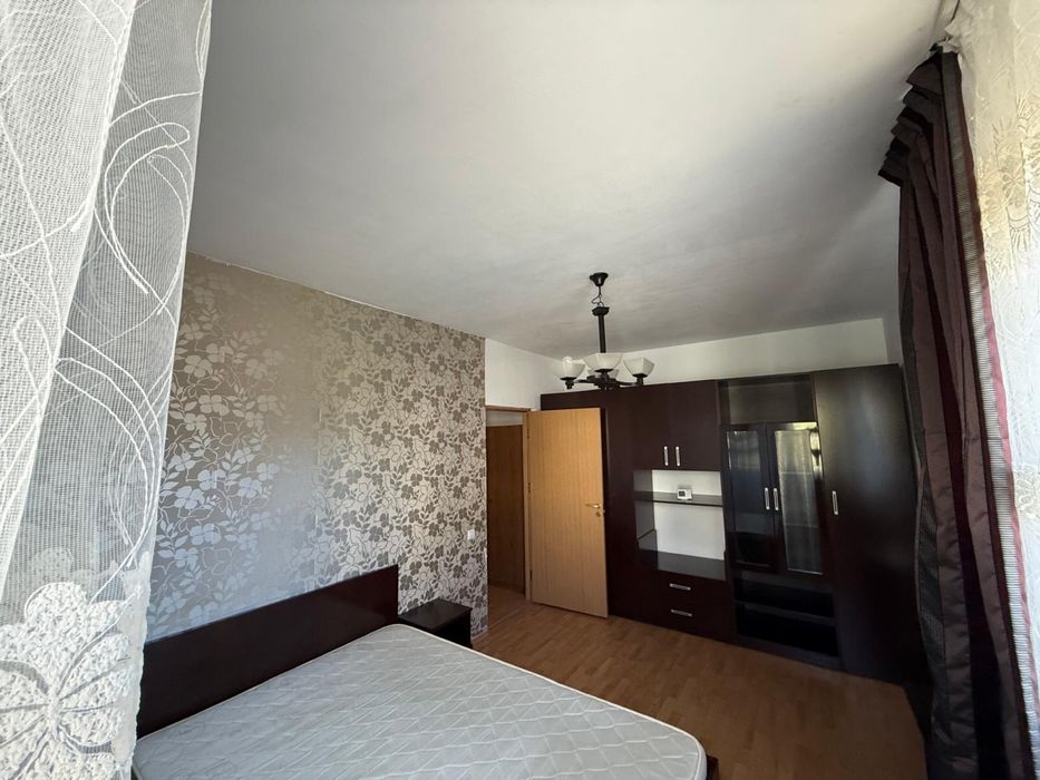 Inchiriez apartament cu 3 camere