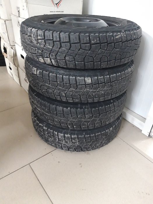 Диски с резиной на Ниву