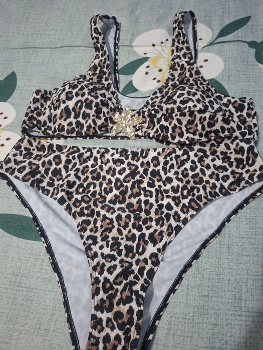 Vând Costum Baie Marimea XL Nou