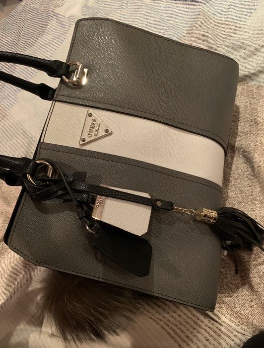 Vând geanta guess autentica din piele