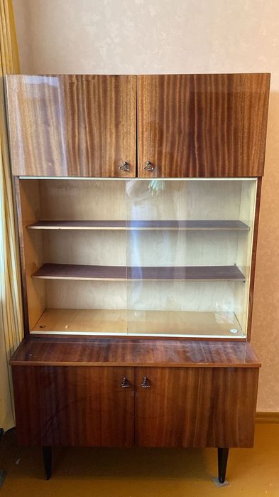 Продаю шкаф-сервант