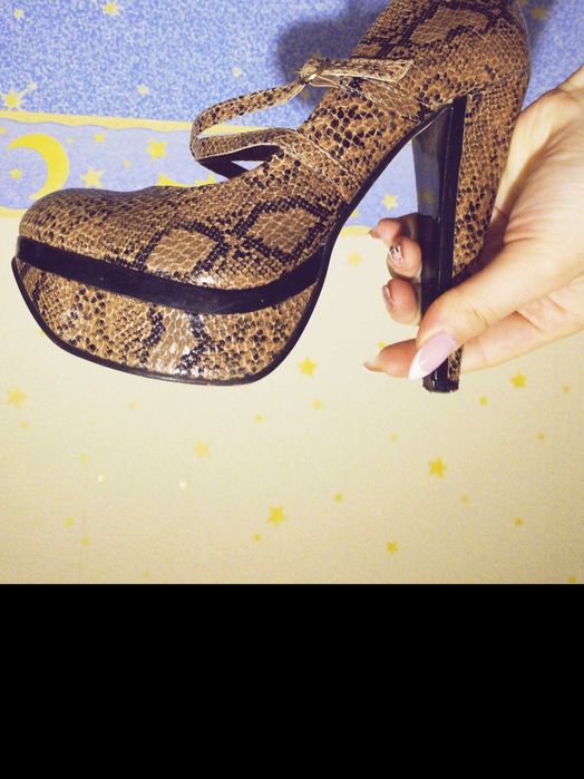 Обувки на висок ток