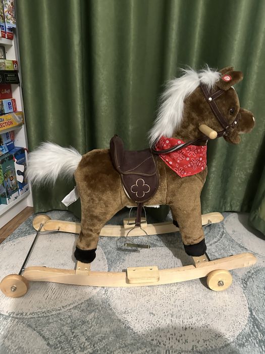 Cal de lemn cu balansoar si sunete