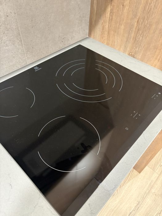 Электрическая варочная панель Electrolux