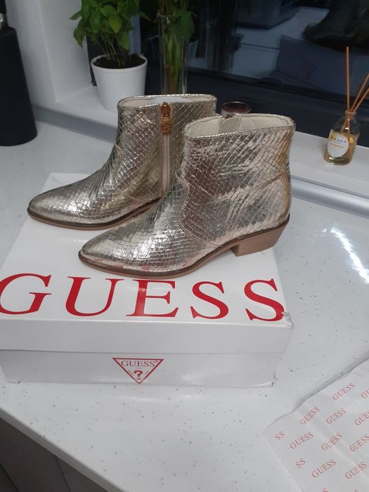 Ghete Guess piele, marimea 35