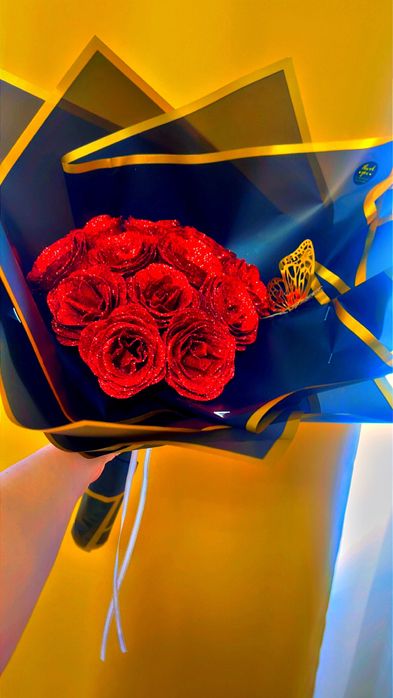 Buchete de trandafiri imperiali cu sclipici !Doar o doamna ii merita