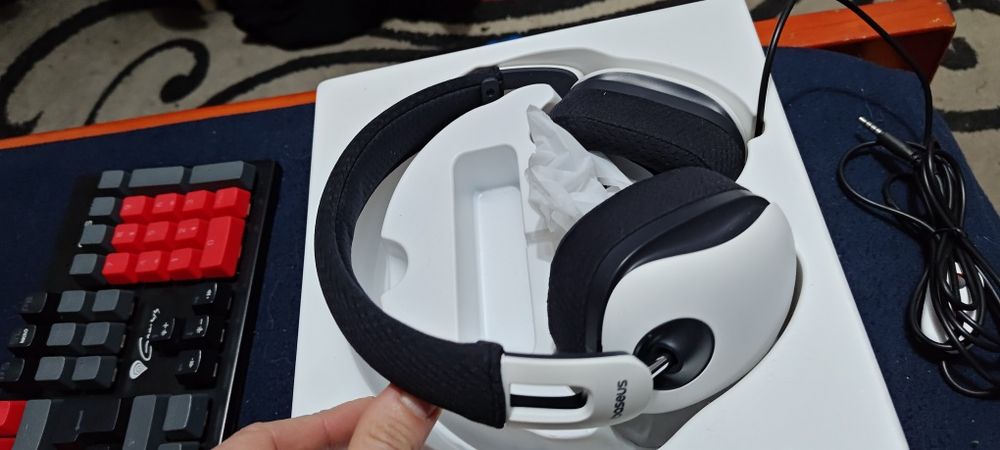 Mouse HyperX Tastatura Genesis mecanica si Casti Baseus pe fir si Acer air TWS  wireless Nou