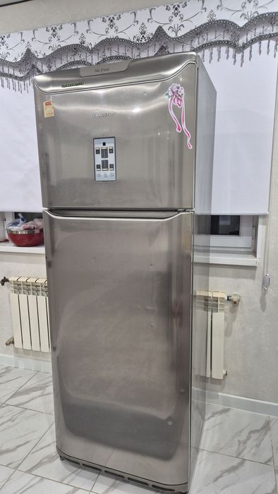 Холодильник аристон