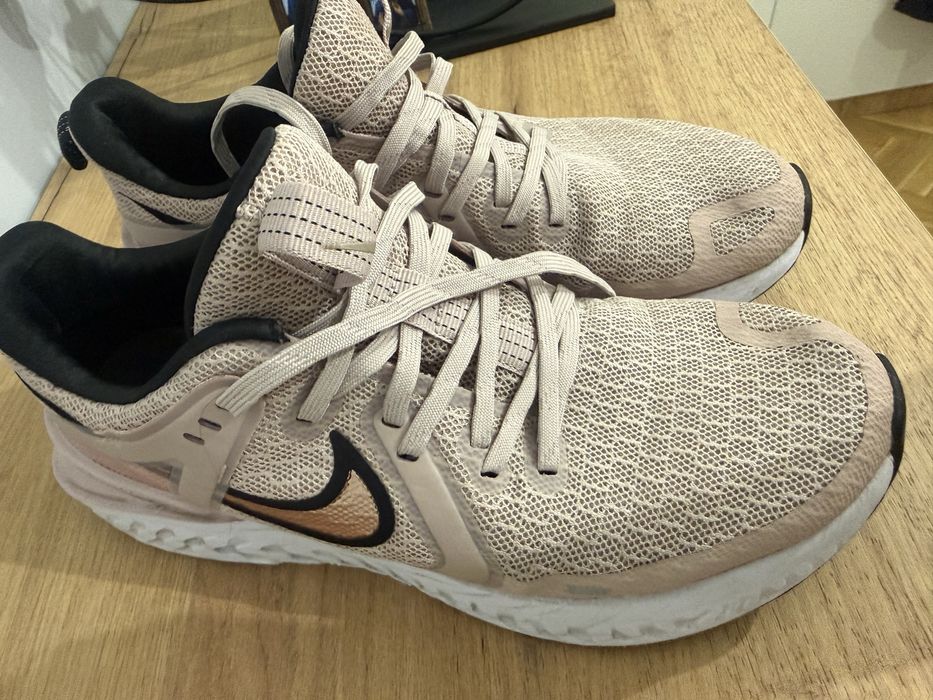 Nike legend react 2