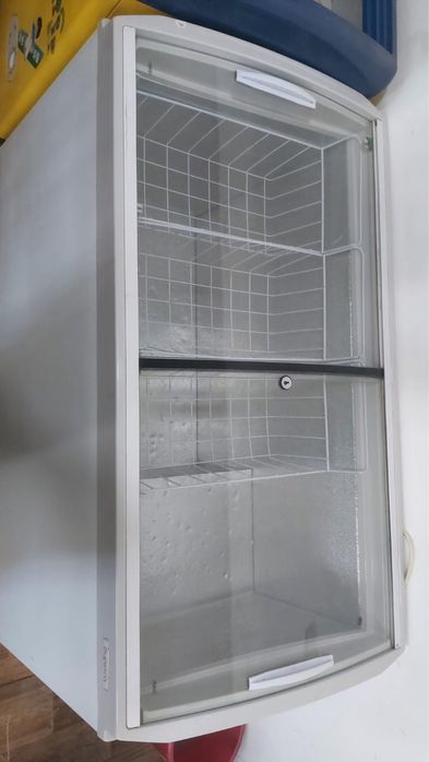 морозильник в отличном состояний!