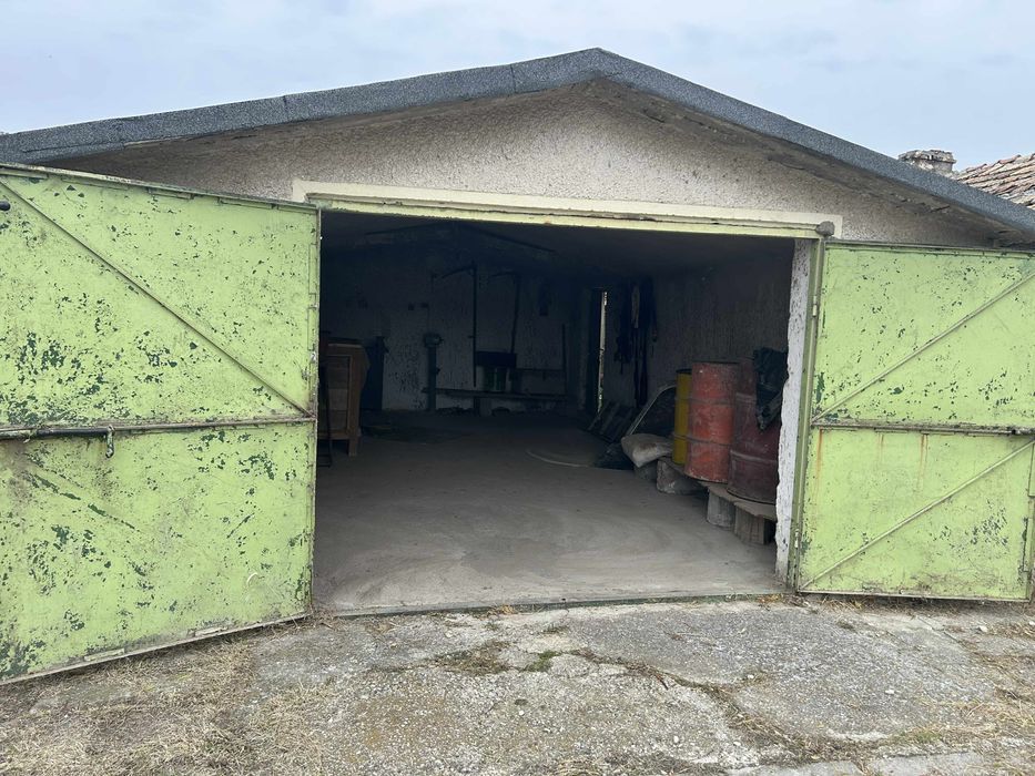 Къща с двор  с. Брестак, обявата е от собственик