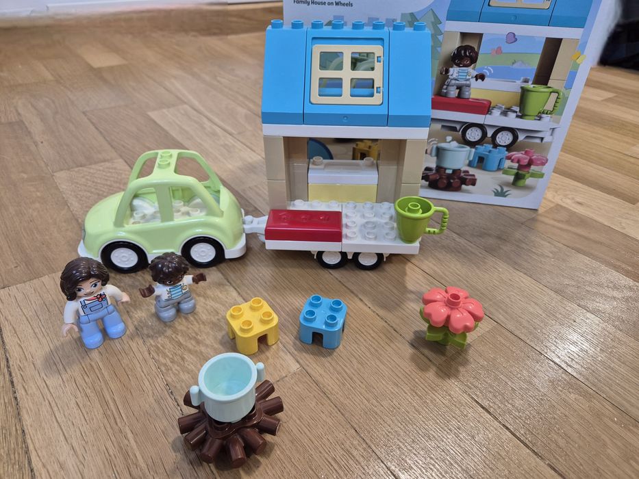 Lego Duplo 10986 casa de familie pe roti