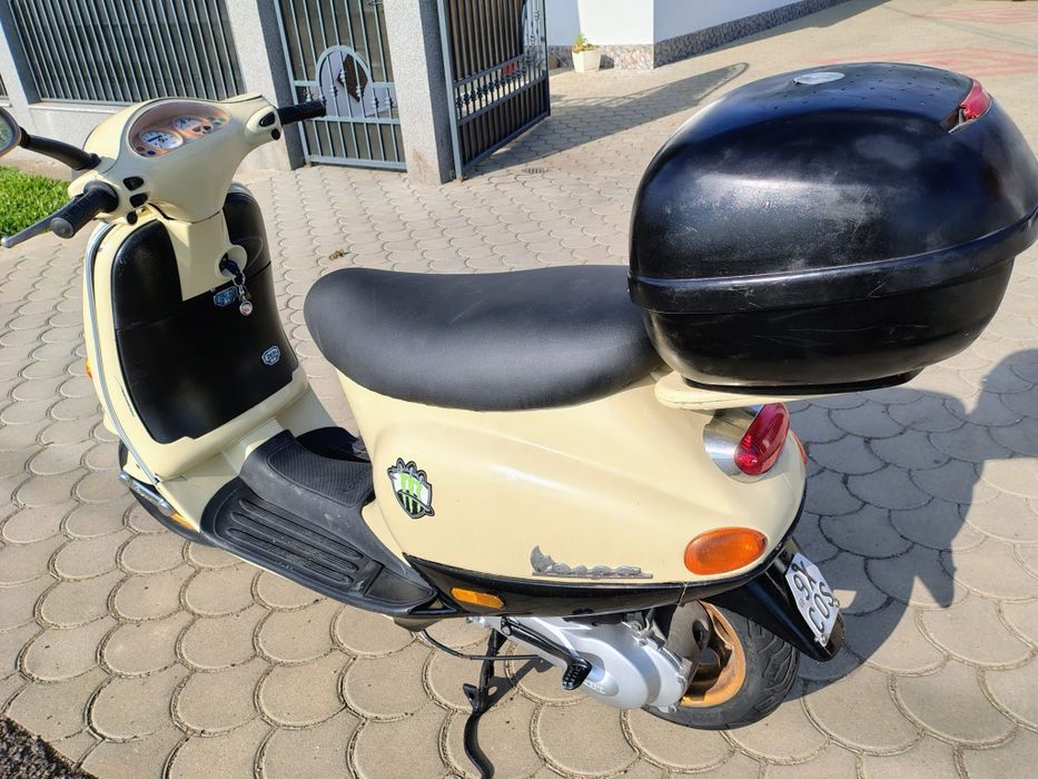 Scuter Piaggio Vespa