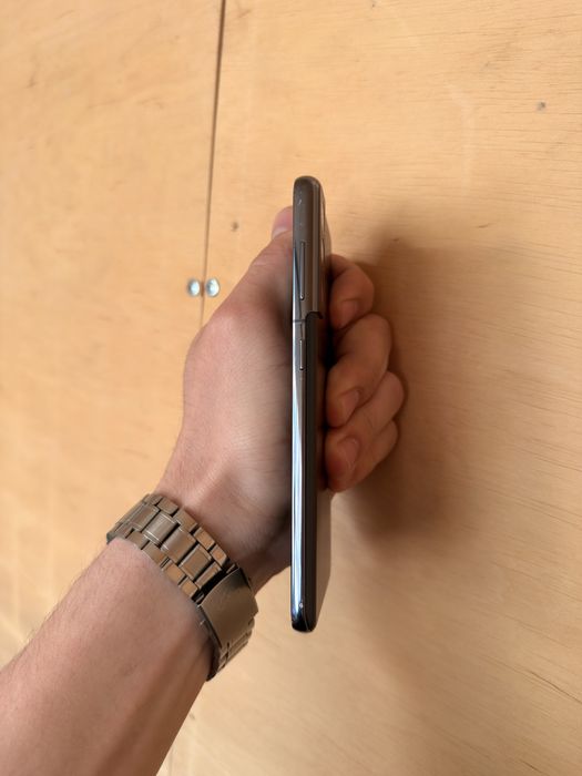 Samsung S21 5G (8/256 GB) ideal holatda srochna sotiladi