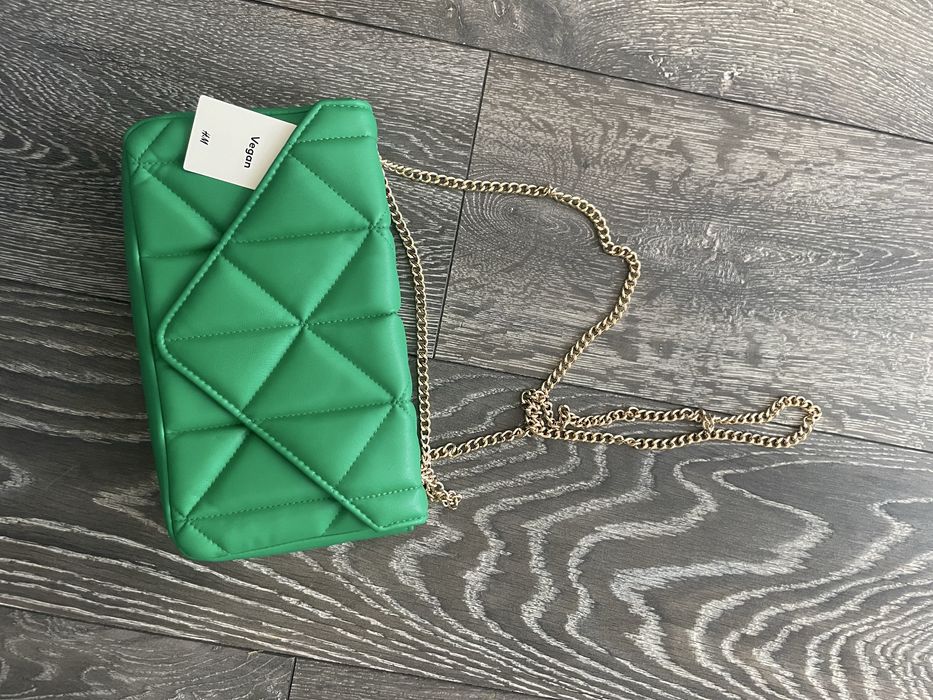 Vand poseta , geanta , rucsac, borseta