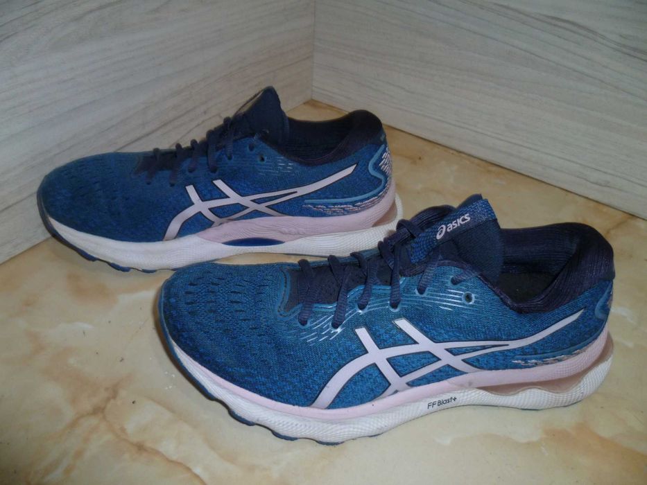 ASICS маратонки