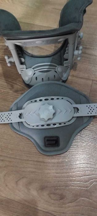 Ортопедический шейный воротник