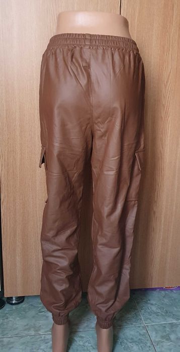 Pantaloni piele comozi