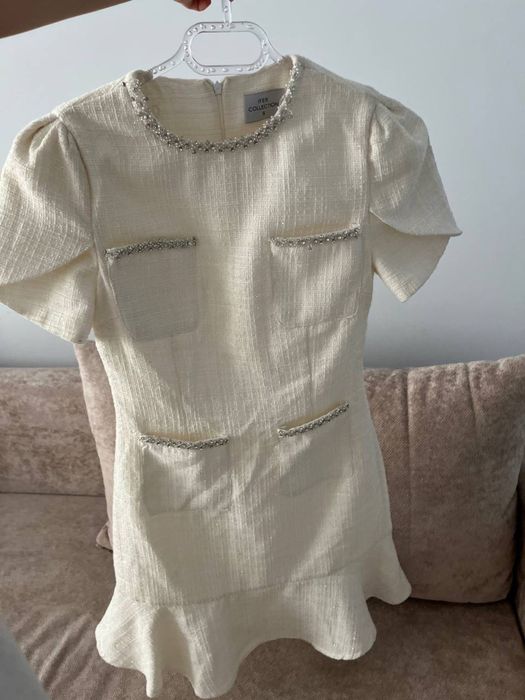 Белое твидовое платье