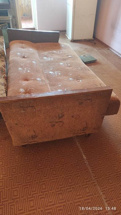 Divan ishlatilgan. Bepul.