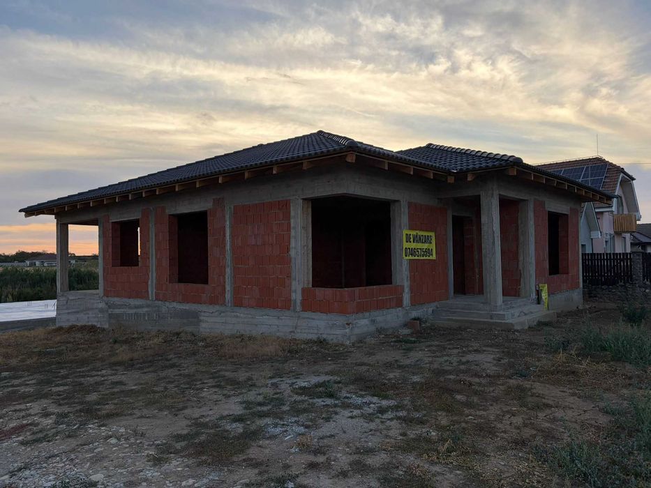 Casa la rosu in Cheriu