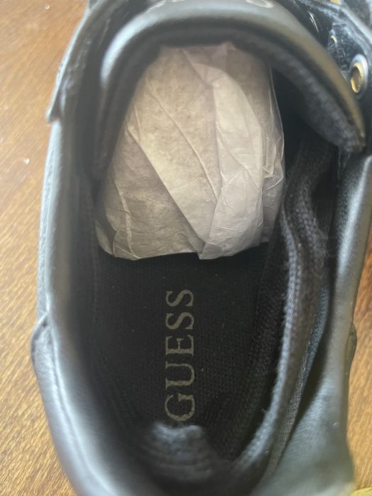 нови кецове Guess