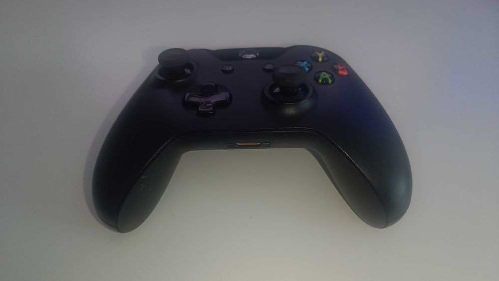 Продавам XBOX One контролери