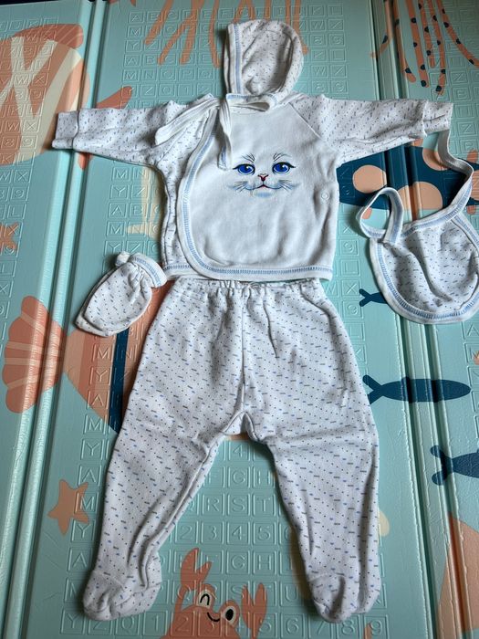 Costum bebe 0-3 luni