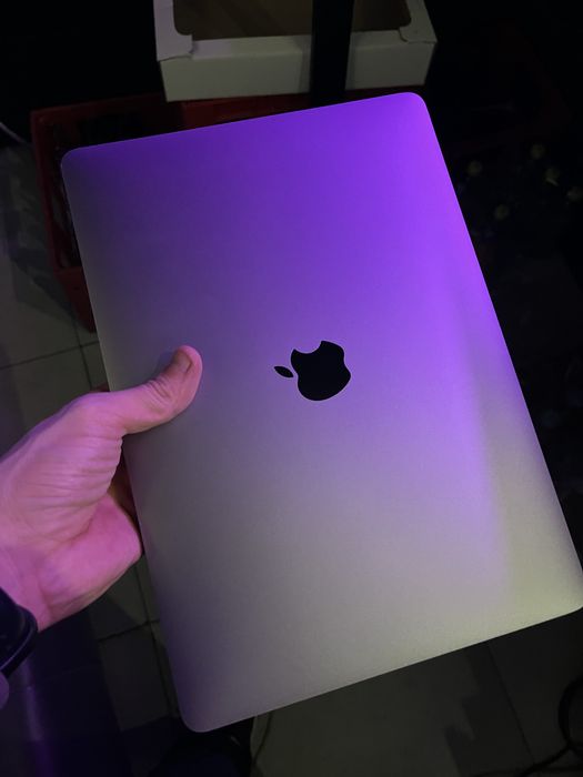 Macbook pro 2020 8/512 xolati 10/10 quvati 6 soatgacga bemalol