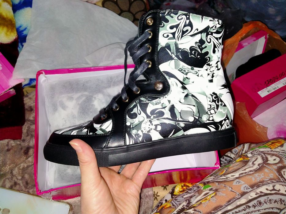 Обувь даром. Новая