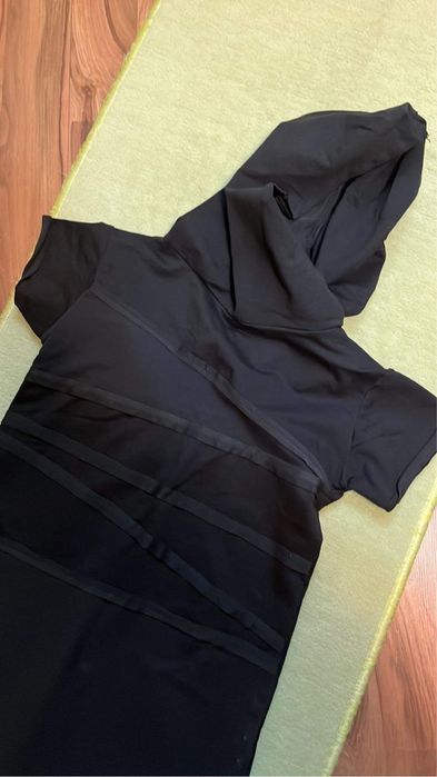 Дълга черна рокля