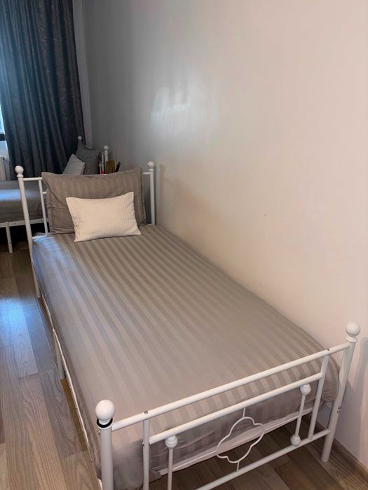 2 paturi de 90×200 cm cu saltele