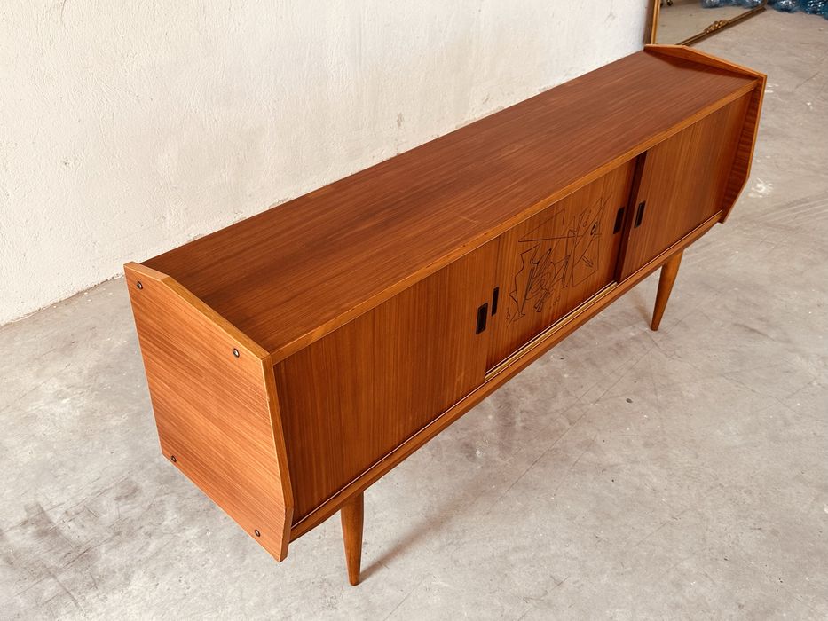 Италиански дизайнерски сайдборд Mid-Century Modern – стил Gio Ponti
