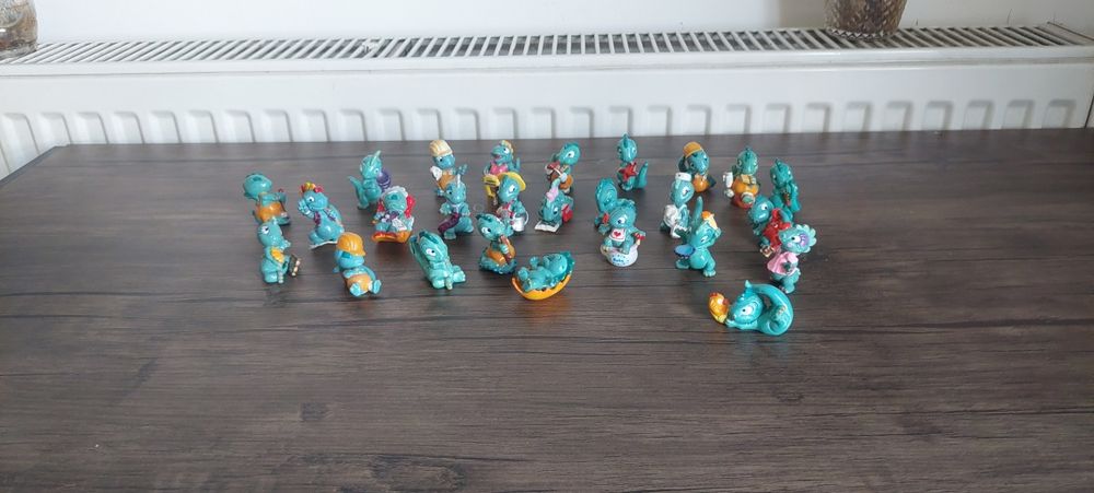 Figurine kinder între de la 1 la 2 lei bucata.