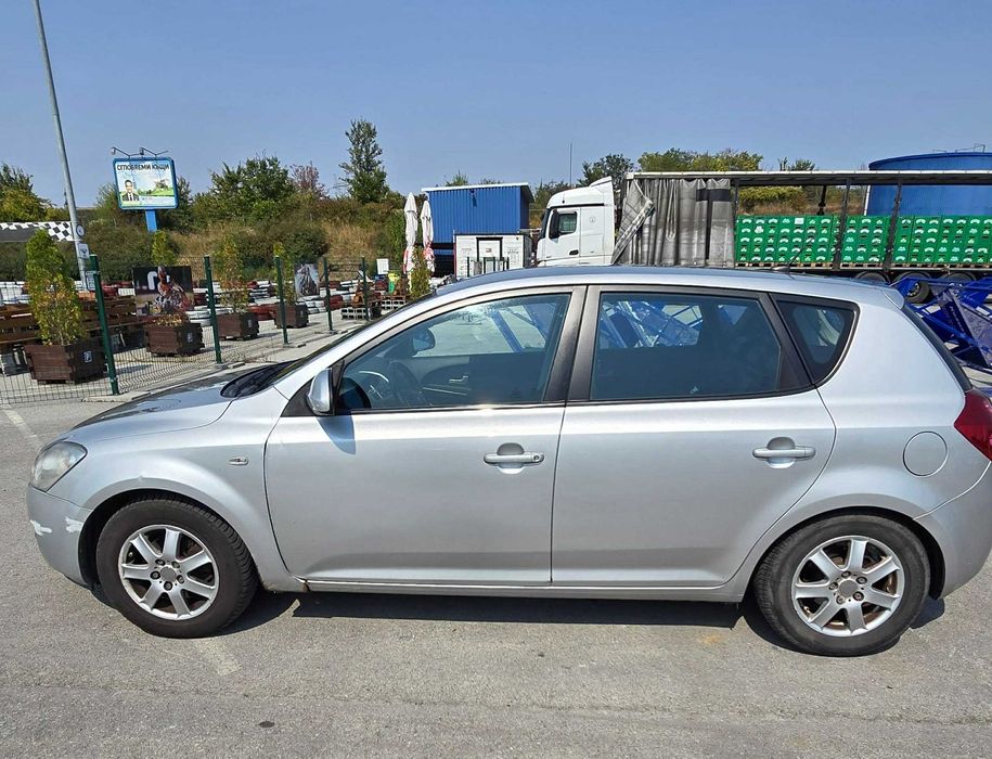 продавам KIA ceed