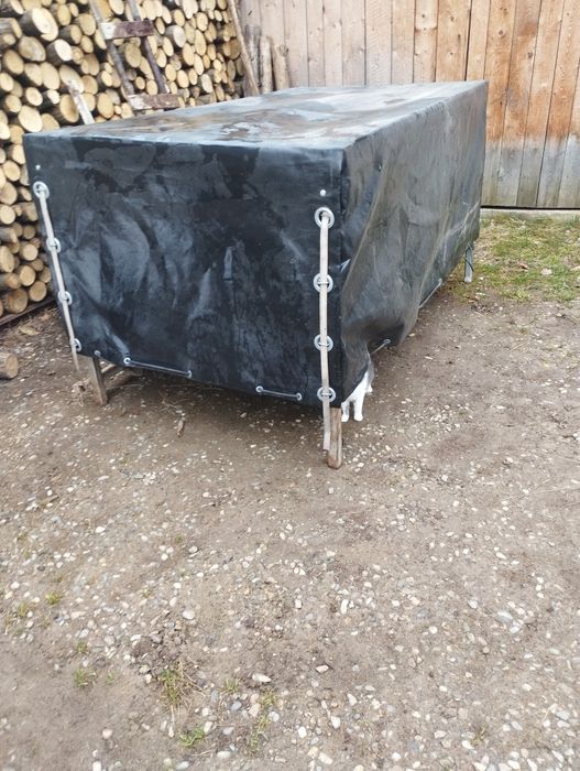 Vînd prelata pentru remorca