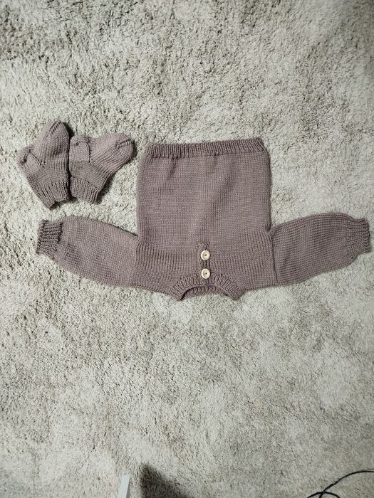 Продам детские вязаные вещи