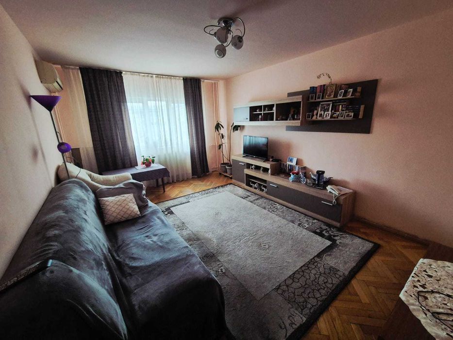 Apartament 3 camere  de vânzare