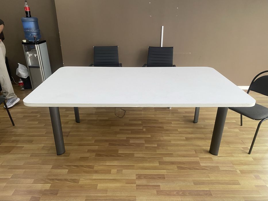 Стол для переговоров б/у