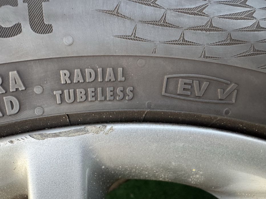 4 броя Летни гуми 245/45 R17 CONTINENTAL UltraContact