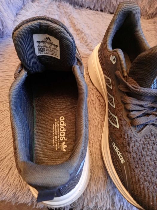 Продам кроссовки Adidas новые,