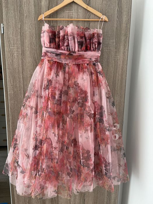 Vând rochie Tulle rose middi
